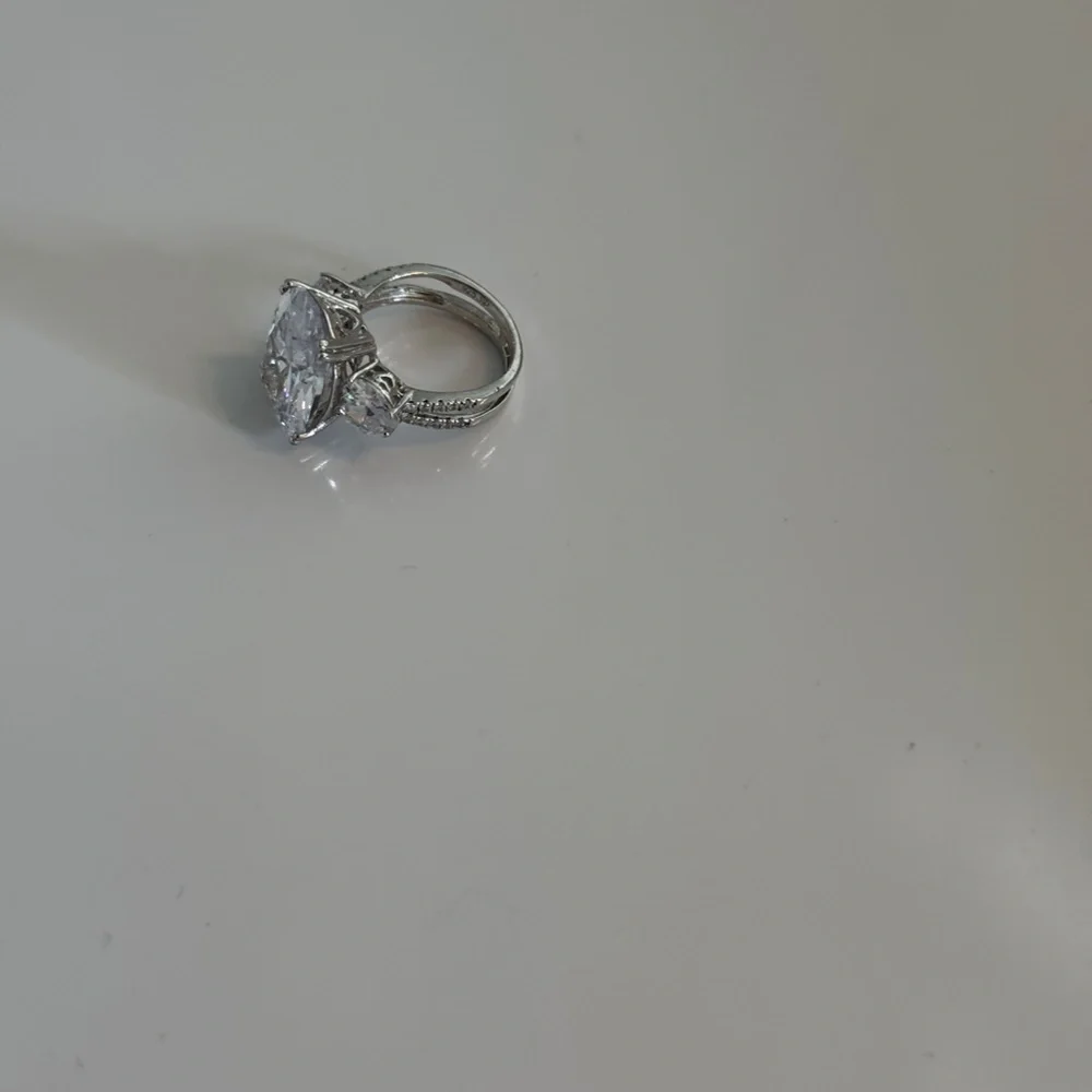 Ring - Picture 3 of 4